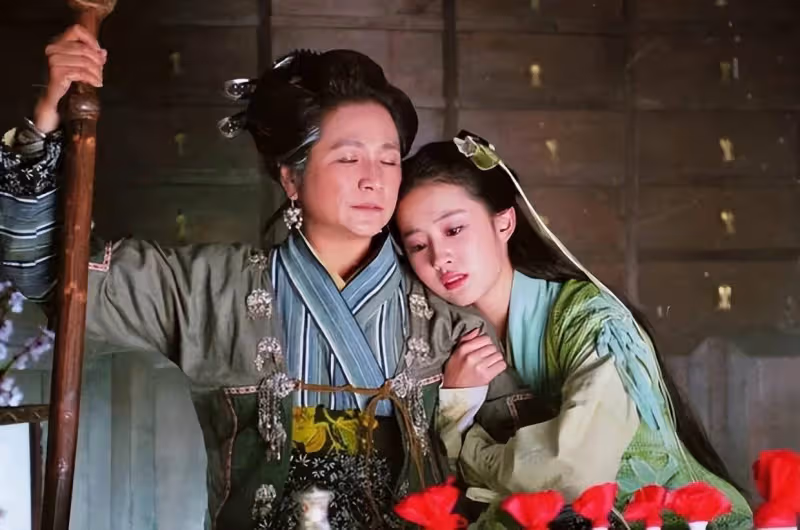 回顧鄭佩佩經典熒幕形象,中國第一打女驚艷世人