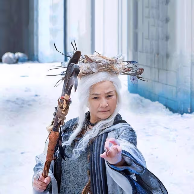 回顧鄭佩佩經典熒幕形象,中國第一打女驚艷世人