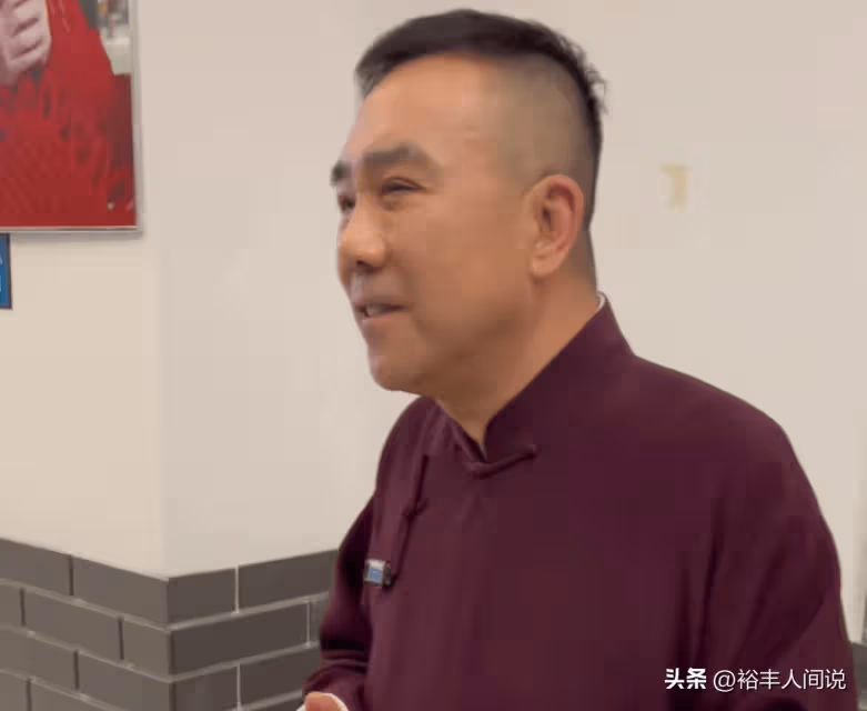 楊議高情商回應李寬嘲諷！不會打快板就是玩，一萬雙鞋恐成笑話
