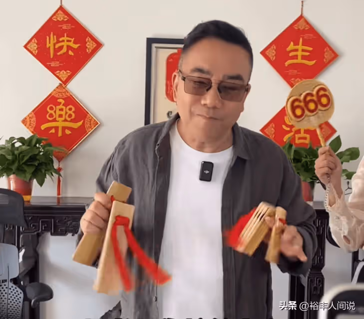 楊議高情商回應李寬嘲諷!不會打快板就是玩,一萬雙鞋恐成笑話