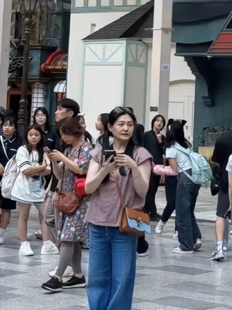大S身材發福變老了!與具俊曄帶兒女逛街被偶遇