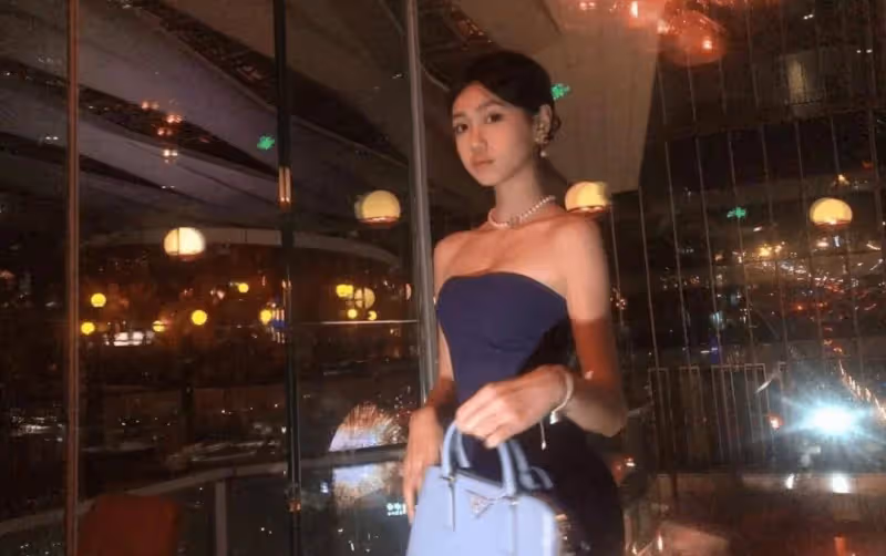 鍾麗緹14歲女兒顏值勝媽媽!穿低領大露背裙,腰臀比絕頂!