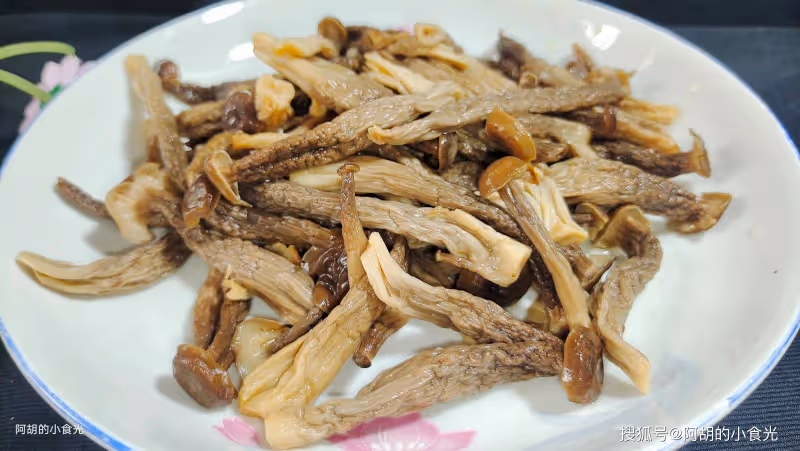 原來腐竹和它絕配,知道的人不多!一燙一拌敞開吃,吃出滿口鮮脆、十足營養