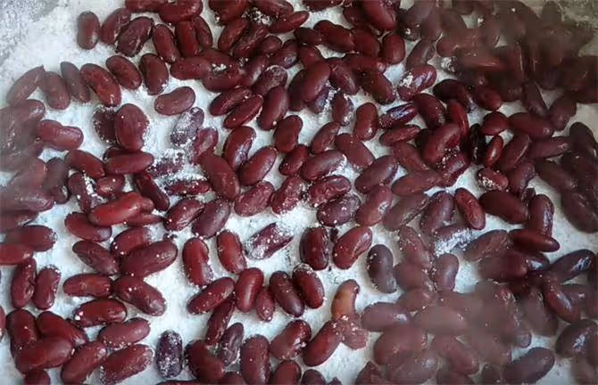 一斤豆子,2斤糯米粉,教你製作正宗東北蒸年糕,做一鍋能吃2個月