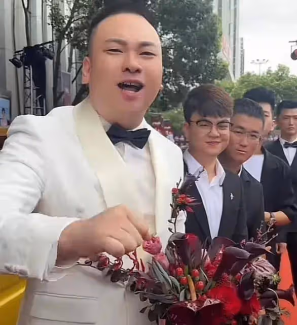 恭喜！九紅哥和絕世小姨大婚，連續慶祝三天，網紅圈半壁江山捧場