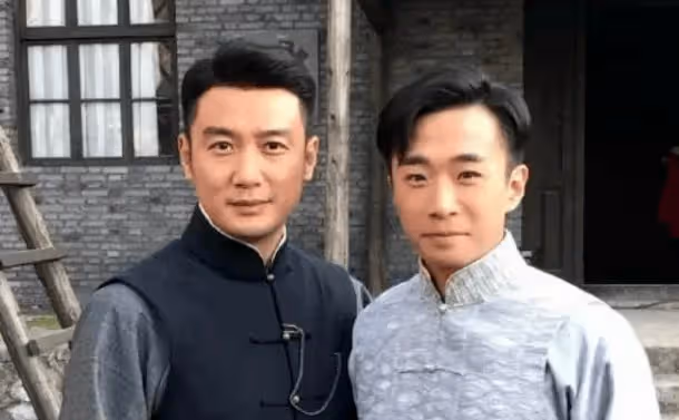 辭職央視轉行當演員,搭檔孫儷演戲爆紅,33歲悶聲拿影帝