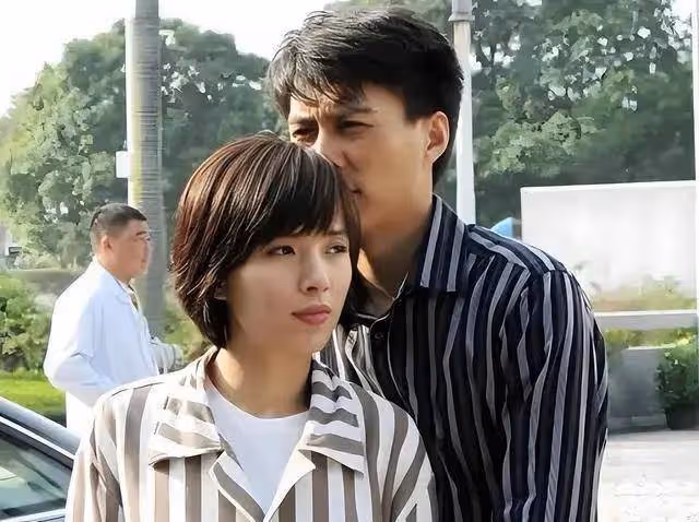 靳東的二婚妻子原來就是她?氣質和美貌不輸江珊,結婚14年恩愛依