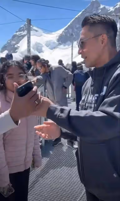汪小菲Mandy爬瑞士仙女峰,親昵挽手同行感情甜蜜