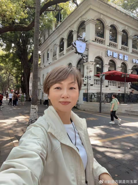 57歲港女星劉玉翠內地搬新居!過期食品不捨得扔,與男友堅持不婚