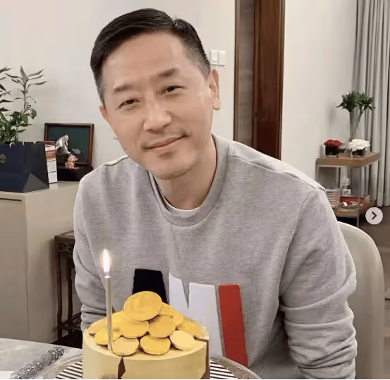 張國榮舊愛唐鶴德被爆新戀情並代孕生子,沉默許久回應與史姓男真實關係