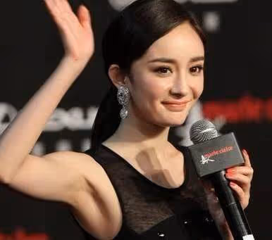 看看娛樂圈那些「從不脫腋毛」的女星，活成了多少男人的夢想？