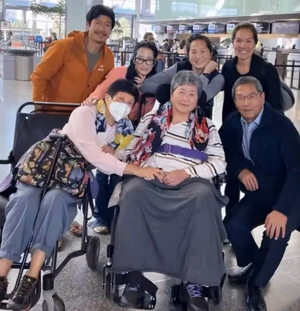 劉濤發文悼念鄭佩佩,ip地址為美國,疑前往美國送佩媽最後一程