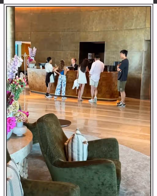 汪小菲馬筱梅現身琉森,在酒店辦理入住手續,馬筱梅曬出遊泳照