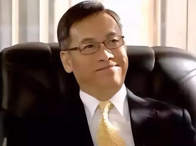 亦舒:拋棄一婚兒子,搶鄭佩佩戀人,給二婚前夫下跪,三婚很快樂