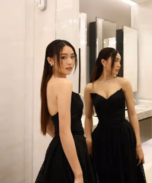 TVB長腿女神清純學生照曝光,鼓勵高考生!但她爸爸是地產高層
