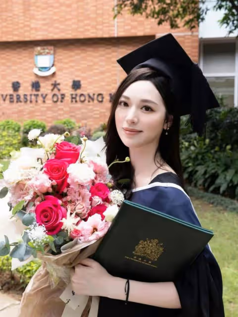 30歲港姐花旦碩士畢業!拍照不忘露白滑長腿!自豪成績很優異
