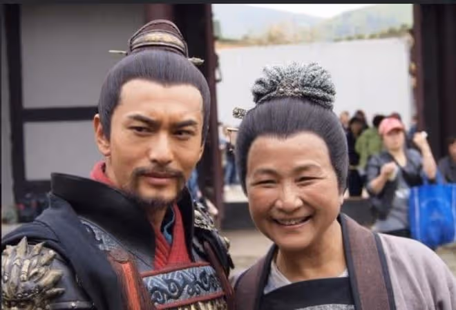 鄭佩佩離世!群星發文悼念!周傑胡歌劉亦菲回憶拍劇經歷