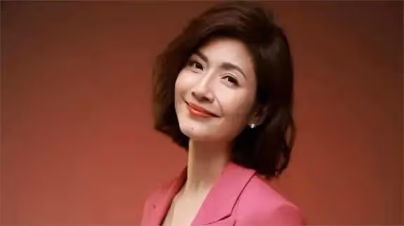 著名主持人吉雪萍:嫁台灣軍火商接班人,如今兒女雙全成人生贏家