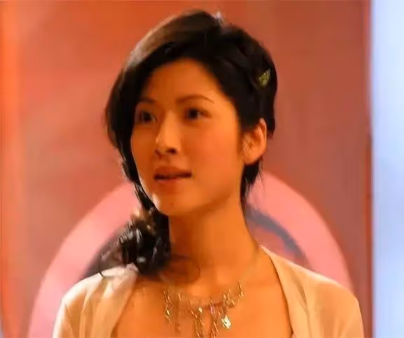 著名主持人吉雪萍:嫁台灣軍火商接班人,如今兒女雙全成人生贏家