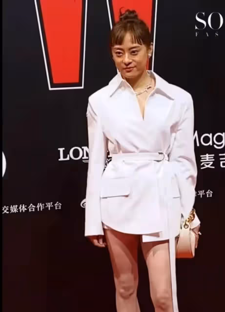 41歲孫儷和44歲胡杏兒同框,皮相美和骨相美的區別就出來了