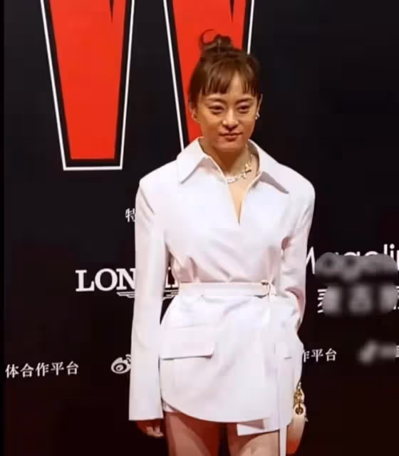 41歲孫儷和44歲胡杏兒同框,皮相美和骨相美的區別就出來了