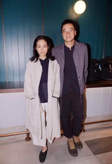 林嘉欣終於穿對，一身極簡風寬鬆舒適又顯氣質，40+女人都該學學