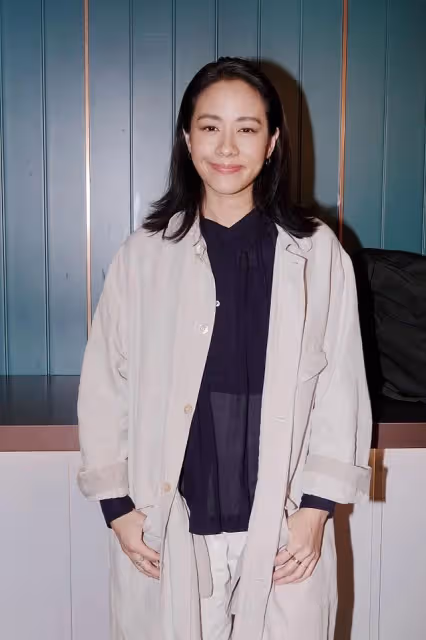 林嘉欣終於穿對，一身極簡風寬鬆舒適又顯氣質，40+女人都該學學