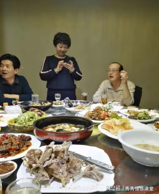 公公壽宴請20桌，婆婆小叔子催我去結帳，我的做法讓他們啞口無言