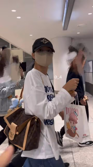 POP MART偶遇LISA一直在拆！媽媽曝光狂粉LISA收藏牆也太實名羨慕