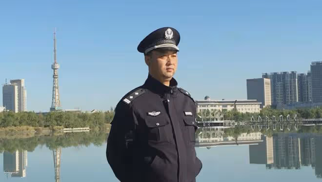道德困境!柯震東吸毒醜聞未散,再奪影帝引爭議,娛樂圈底線何在