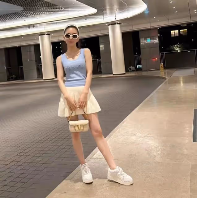 方媛曬帶娃日常,小女兒露正臉超像郭富城,辣媽萌寶高顏值搶鏡