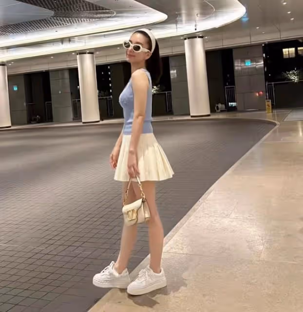 方媛曬帶娃日常,小女兒露正臉超像郭富城,辣媽萌寶高顏值搶鏡