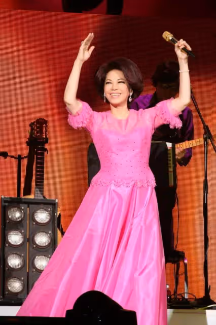 43歲柳岩說希望有個伴,揭開了娛樂圈大齡單身獨居女星的心酸