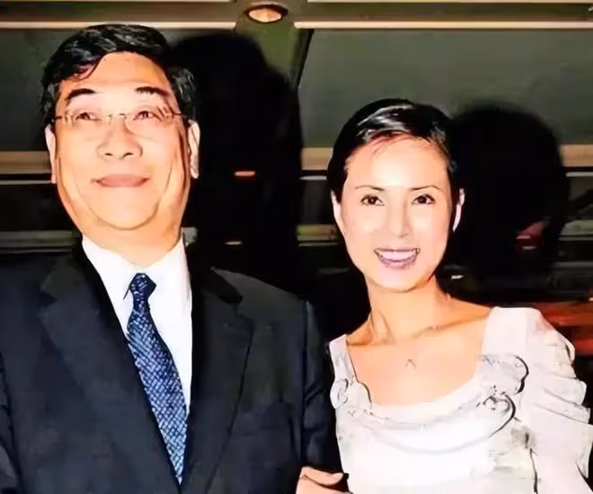 43歲柳岩說希望有個伴,揭開了娛樂圈大齡單身獨居女星的心酸