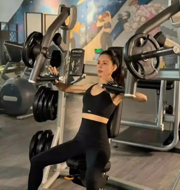 43歲柳岩說希望有個伴,揭開了娛樂圈大齡單身獨居女星的心酸