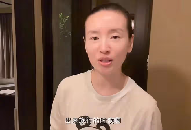 44歲董潔近照快禿頭,兒子頂頂吐槽不好看,董潔反應太無奈