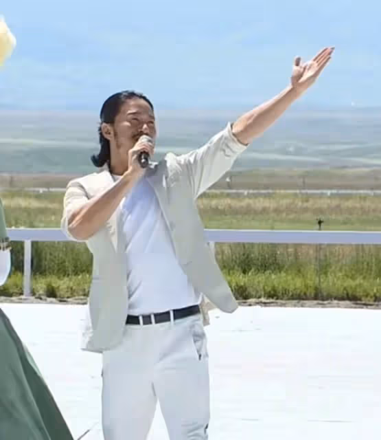 吳京長發新造型亮相,顛覆硬漢形象,為新電影角色大膽嘗試!