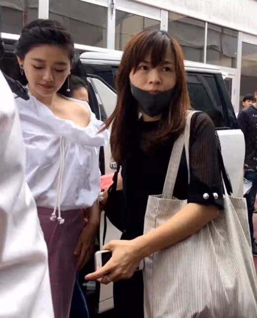 張蘭直播間向大S經紀人撂狠話,透露了大S不來內地的根本原因?