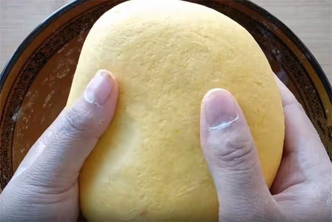 金絲花捲,一碗麵粉加半個南瓜,筷子一卷,暄軟蓬鬆,好吃又好看