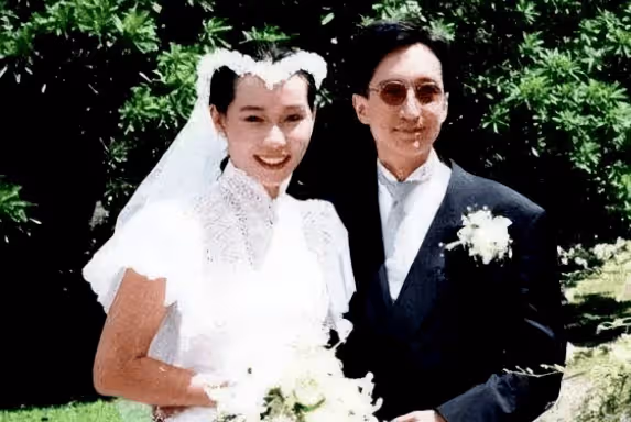 娛圈「最卑微人妻」:嫁豪門35年無兒無女,丈夫頻繁出軌?她卻從不提離婚