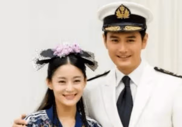 戲裡是一對母子,戲外她倒追「兒子」5年,婚後生下雙胞胎,取名一模一樣