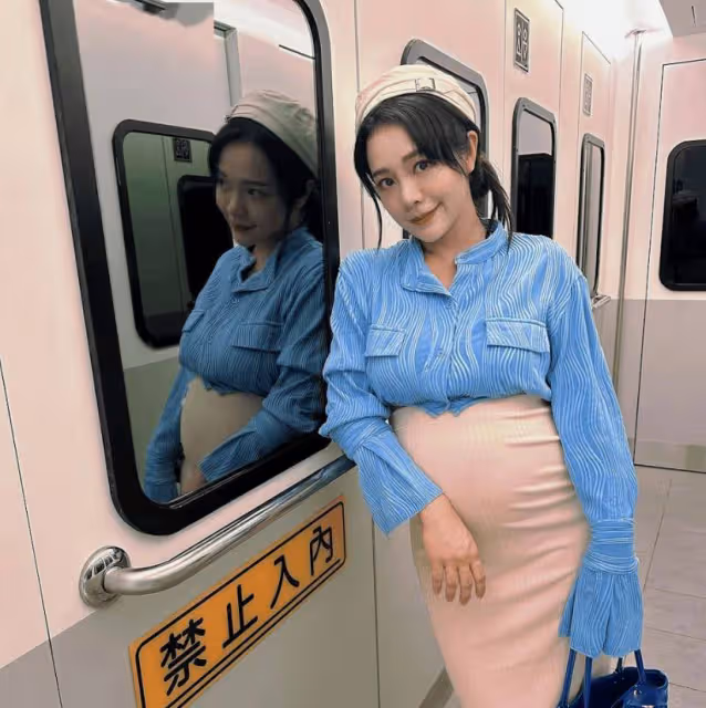 突變大肚！前TVB小花穿黑色泳裝，身材明顯臃腫！ 曾是TVB上位小生前女友