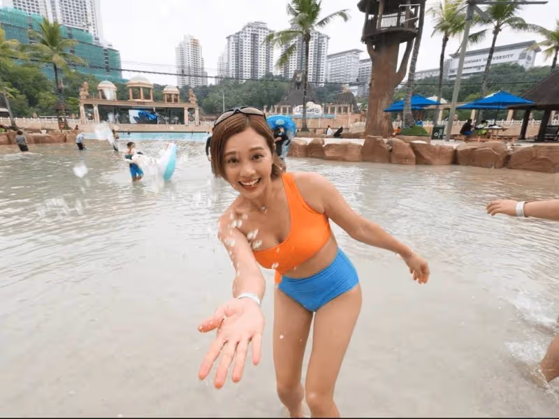突變大肚！前TVB小花穿黑色泳裝，身材明顯臃腫！ 曾是TVB上位小生前女友