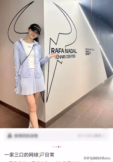 張馨月一家三口打網球,3歲女兒打扮甜美,林峯肌肉明顯體格壯實