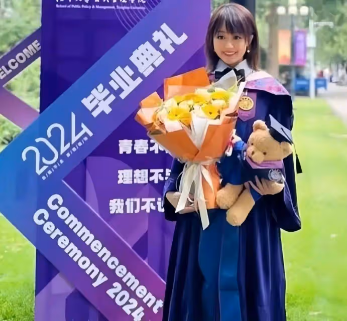 TVB前女星突然宣布結束五年婚姻,拿到清華碩士學位,做公務員月薪5萬