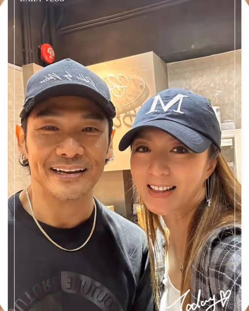 TVB金牌配角不受離婚影響,與童年偶像開心合影,曾被傳聞「紅杏出牆」