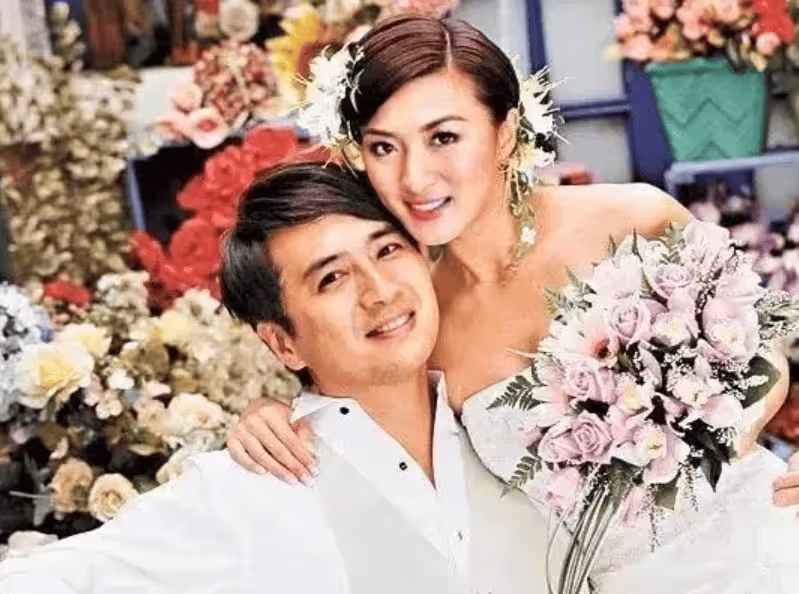 TVB金牌配角不受離婚影響,與童年偶像開心合影,曾被傳聞「紅杏出牆」