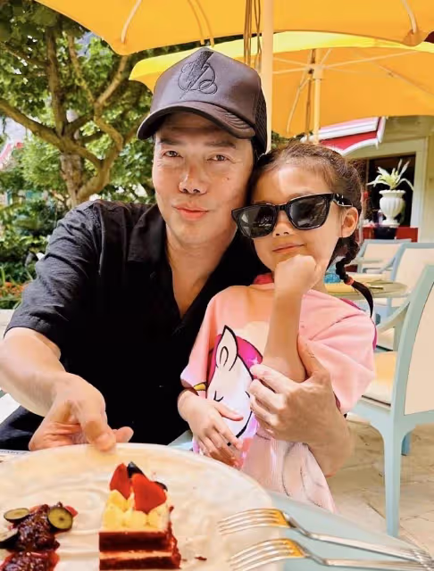 知名港星謝天華近況曝光!妻兒為其澳門慶生,一對子女皮膚黝黑