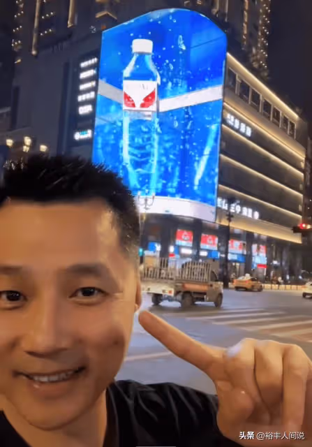 宗馥莉被曝辭職後續!老鄧將下架重慶戶外廣告,直播間已停播兩天