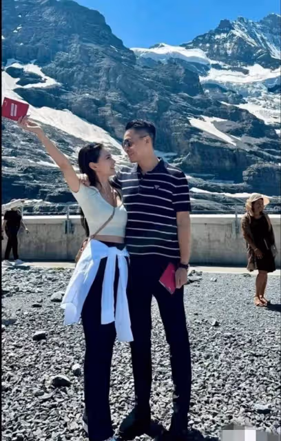網友瑞士偶遇汪小菲夫婦,小梅超美沒架子,大s被拍先考慮孩子